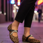 Sabrinas camel leopardo Dona V