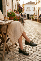 Mocassins em pele animal print com detalhe dourado