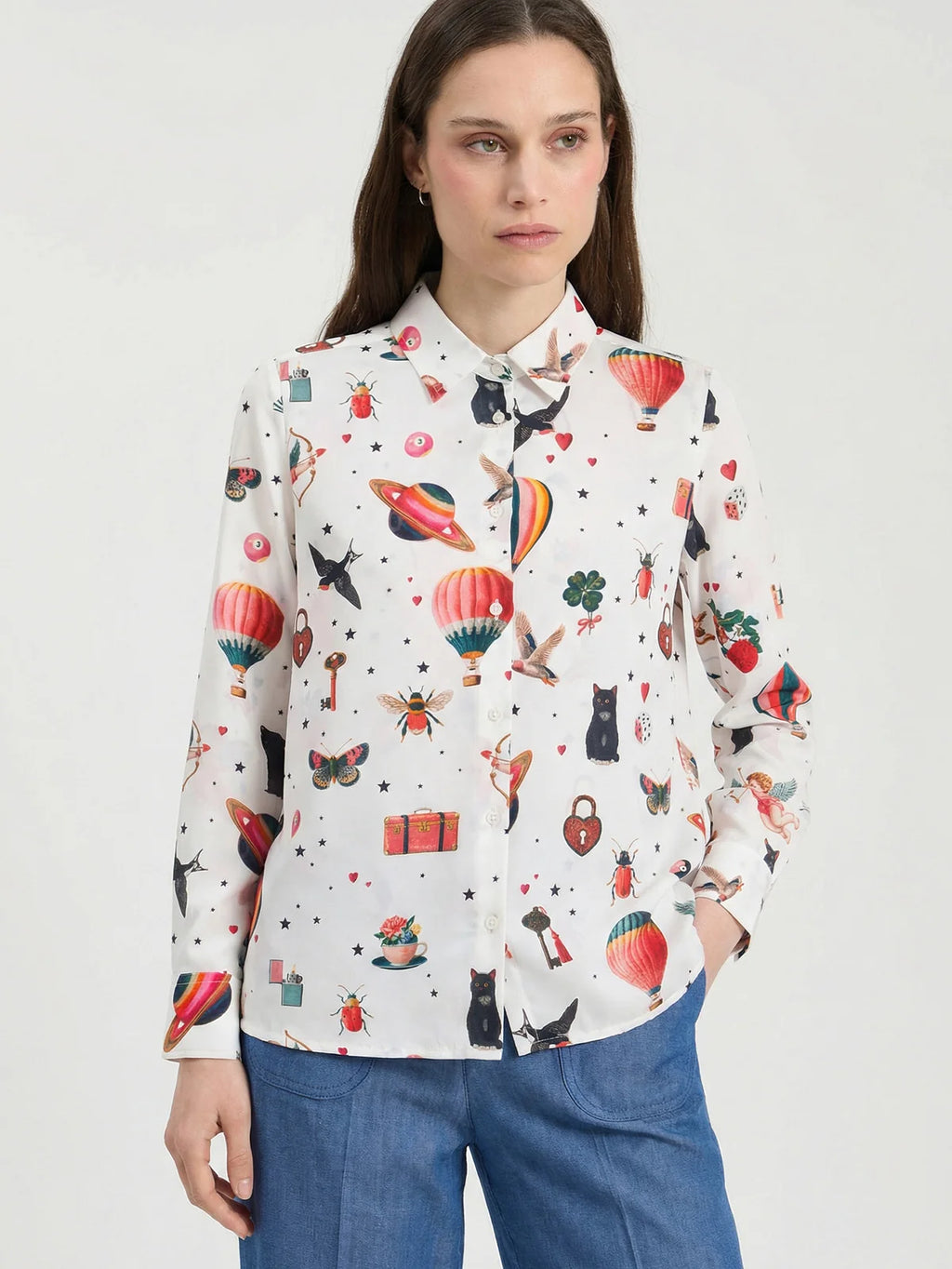 Camisa Vilagallo em seda com estampado de cupidos
