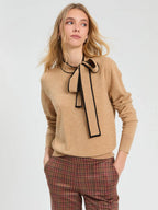 Camisola de malha camel Vilagallo com laço – imagem 2