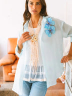 Blusa azul claro com borboletas Maïttè